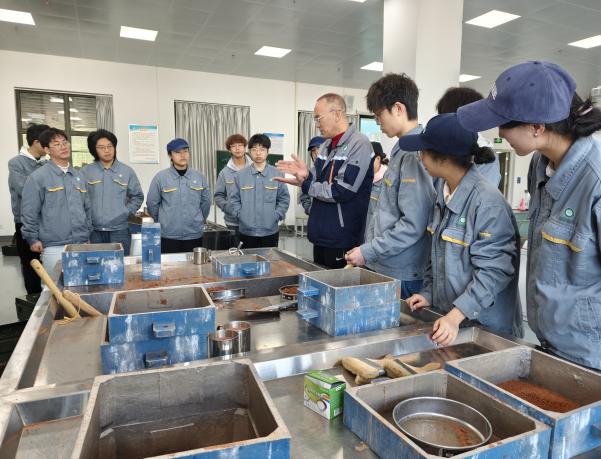 ed5b202769315a7f2427275349bf81d