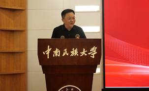 该校党委常委、副校长覃瑞致开幕辞2。刘思懿 摄