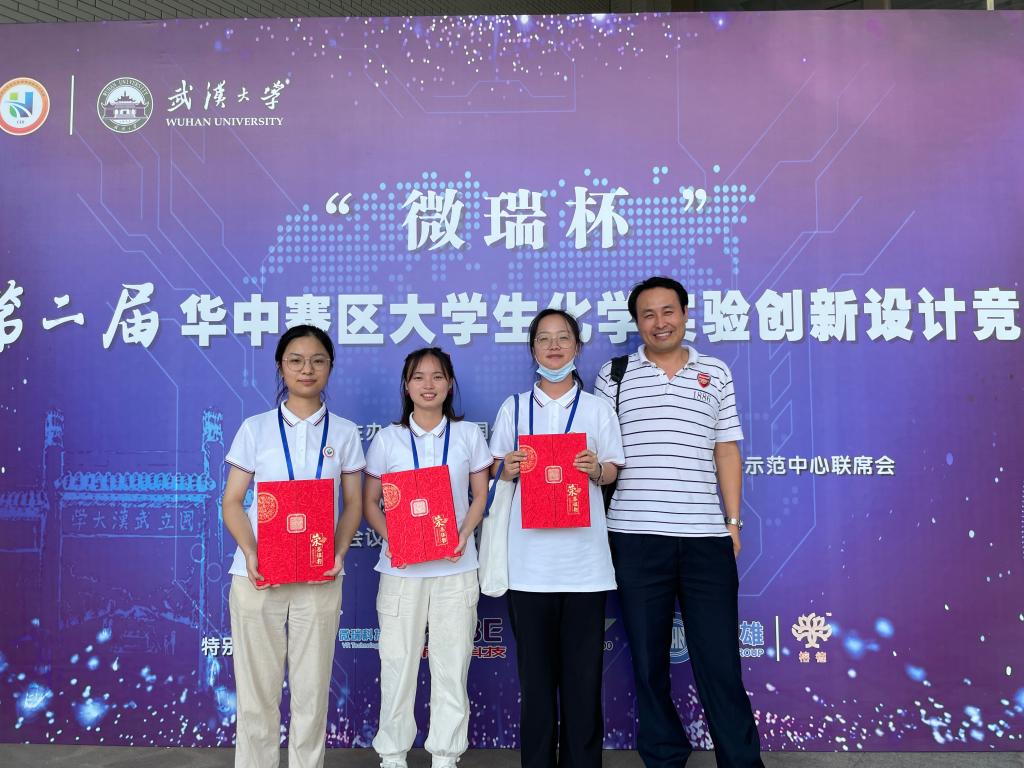 立德树人·微光丨第八届“三育人”标兵、化材学院胡晓允副教授：扎根有机化学，科教融合培养创新人才