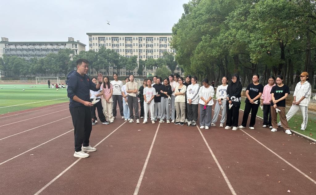 三全育人 · 微光｜第七届教学先进个人体育学院金宁副教授：亮一盏育人明灯，续终身体育薪火